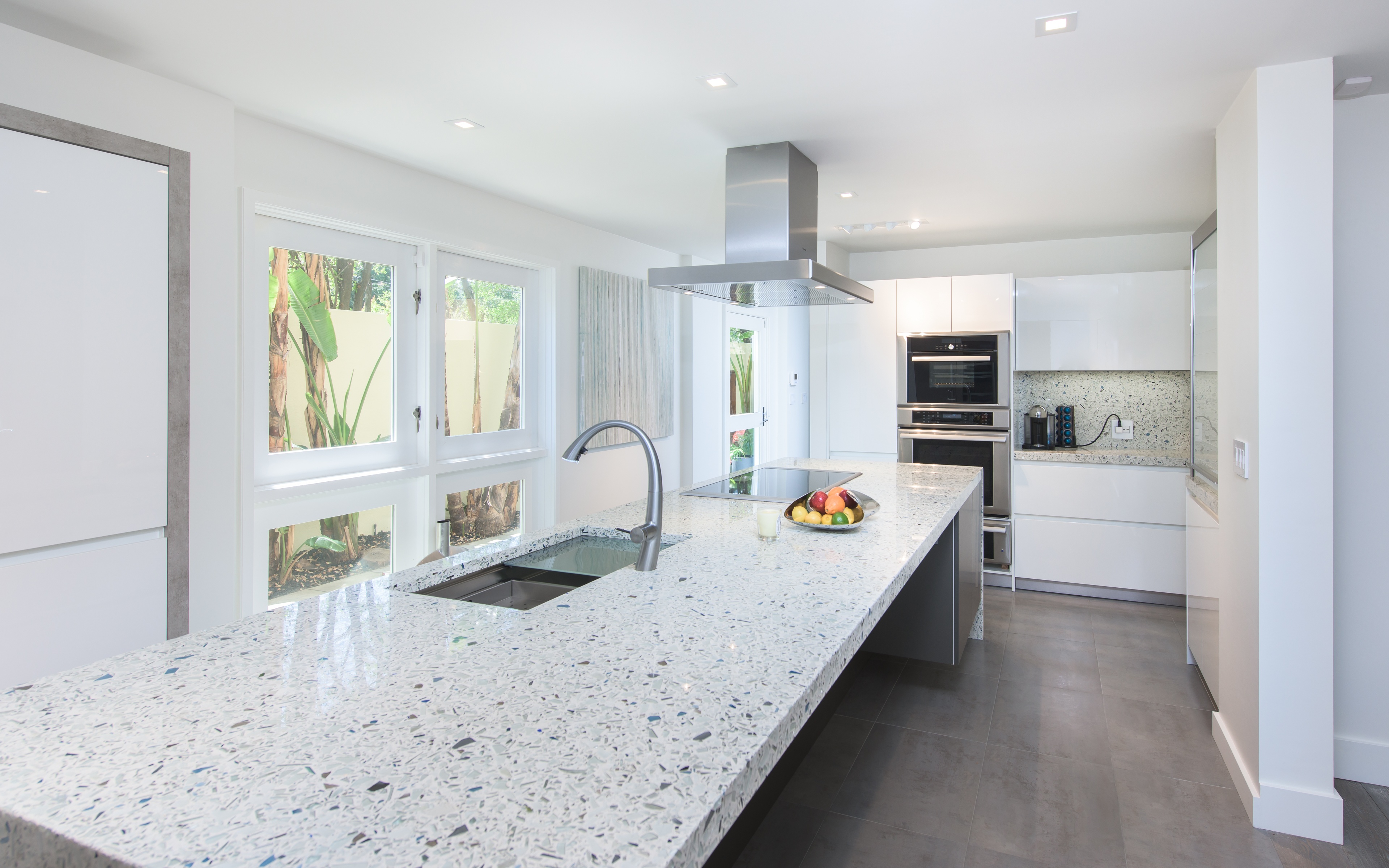 Ana-Barbara-modern-Kitchen-bauformat-vetrazzo-recycled-glass-4