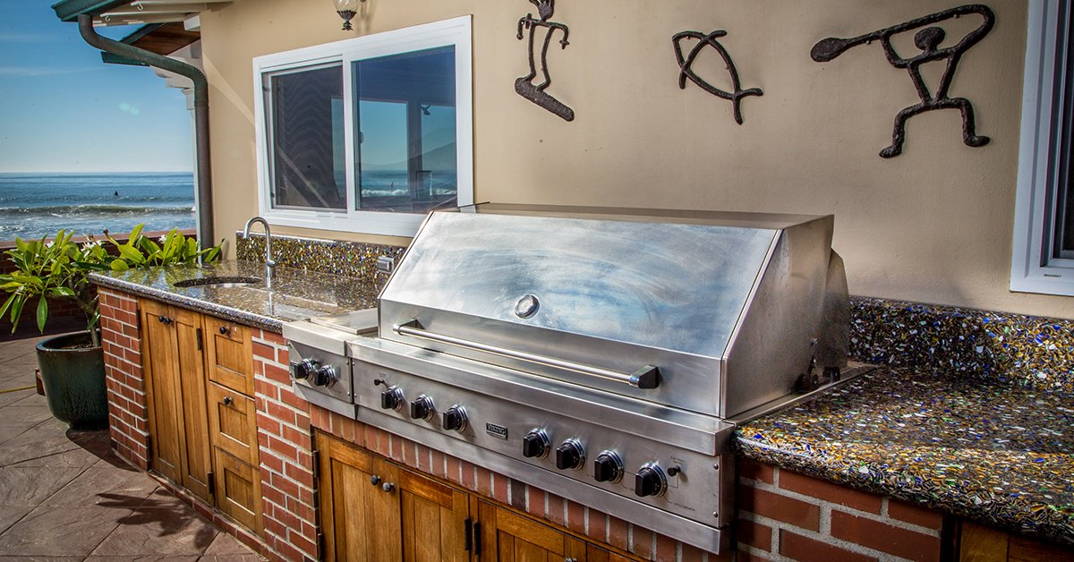 California-Outdoor-Kitchen-Sparkles-With-Recycled-Glass-Grill[1]